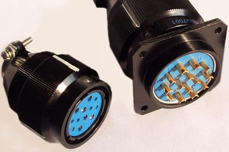 航空插頭插座的連接方式及其連接作用